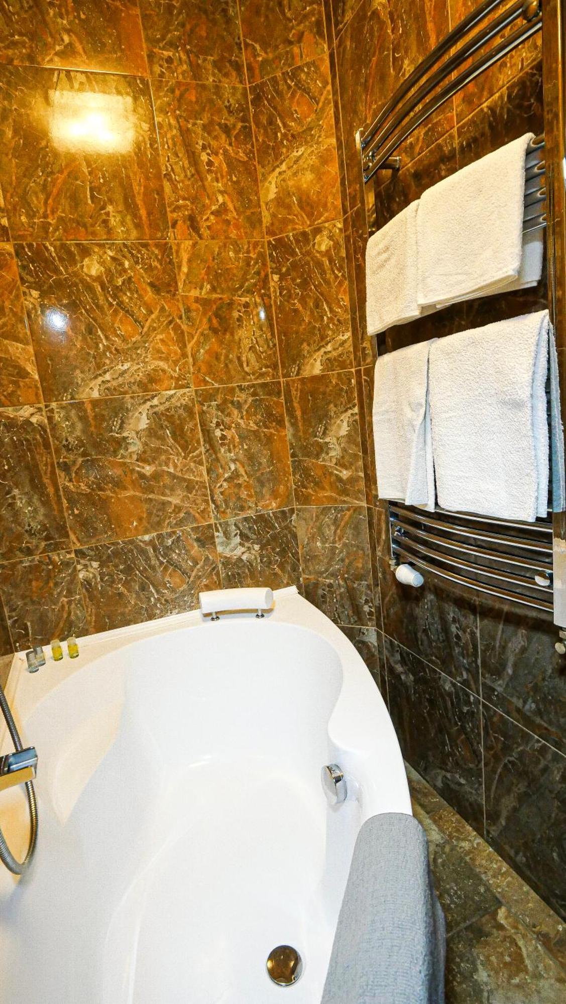 Residence Moravia Apartments Karlovy Vary Bagian luar foto